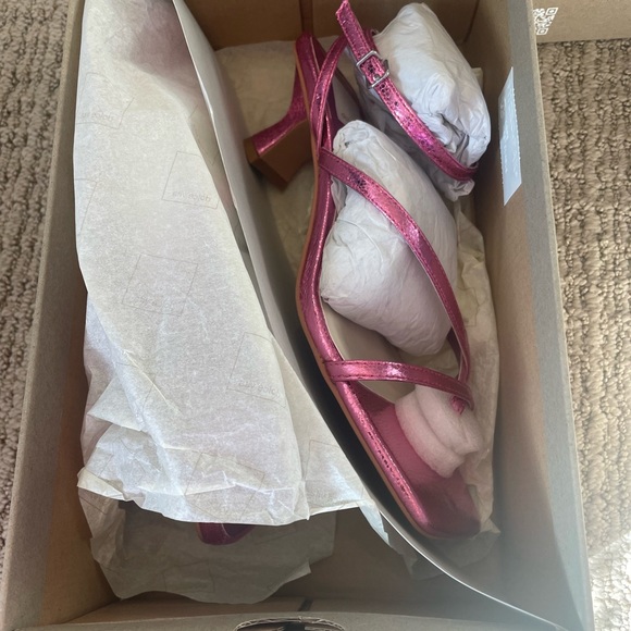 Dolce Vita. Baylor Magenta Crackled Stella - Picture 3 of 4